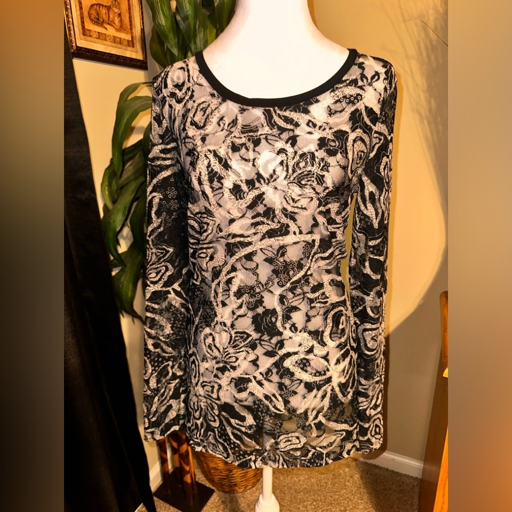 BKE long sleeve, 92% nylon, 8% spandex